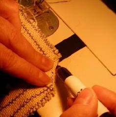 Finishing a hooked rug: Mark the corners to reduce bulk